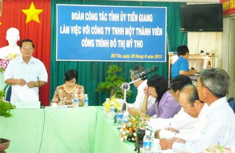 Ông Nguyễn Văn Khang, Phó Bí Thư Tỉnh ủy, Chủ tịch UBND tỉnh làm việc với Công ty TNHH Một thành viên Công trình Đô thị TP. Mỹ Tho.