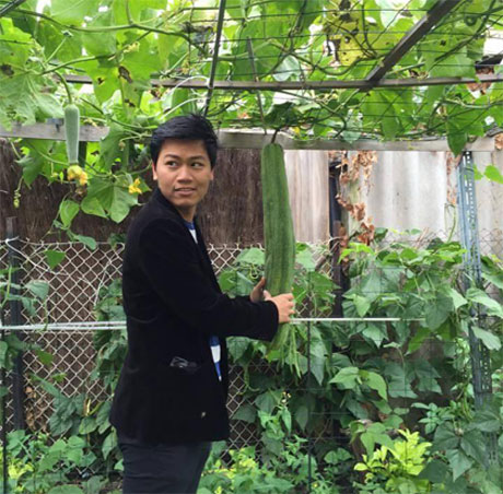 Niềm vui làm vườn sau buổi làm việc tại phòng thí nghiệm CarMeN của TS. Lê Quang Huy.