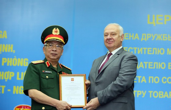 Tổng thống Putin tặng Thượng tướng Nguyễn Chí Vịnh Huân chương Hữu nghị