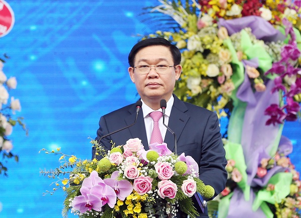 'Hãy trèo lên đỉnh núi để nhìn thấy tổ quốc mình'!