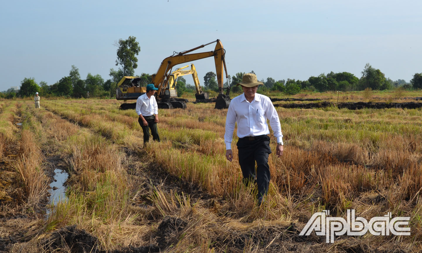 Chủ tịch UBND tỉnh Lê Văn Hưởng trực tiếp kiểm tra việc cưỡng chế thu hồi đất.