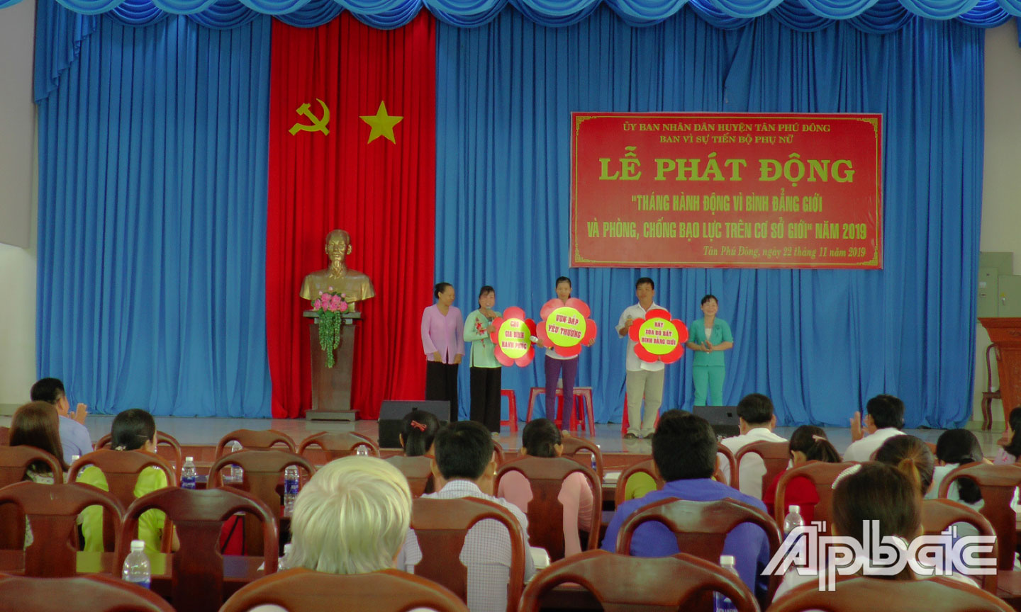 Phát động Tháng hành động vì BĐG và phòng, chống bạo lực trên  cơ sở giới năm 2019 tại huyện Tân Phú Đông. 