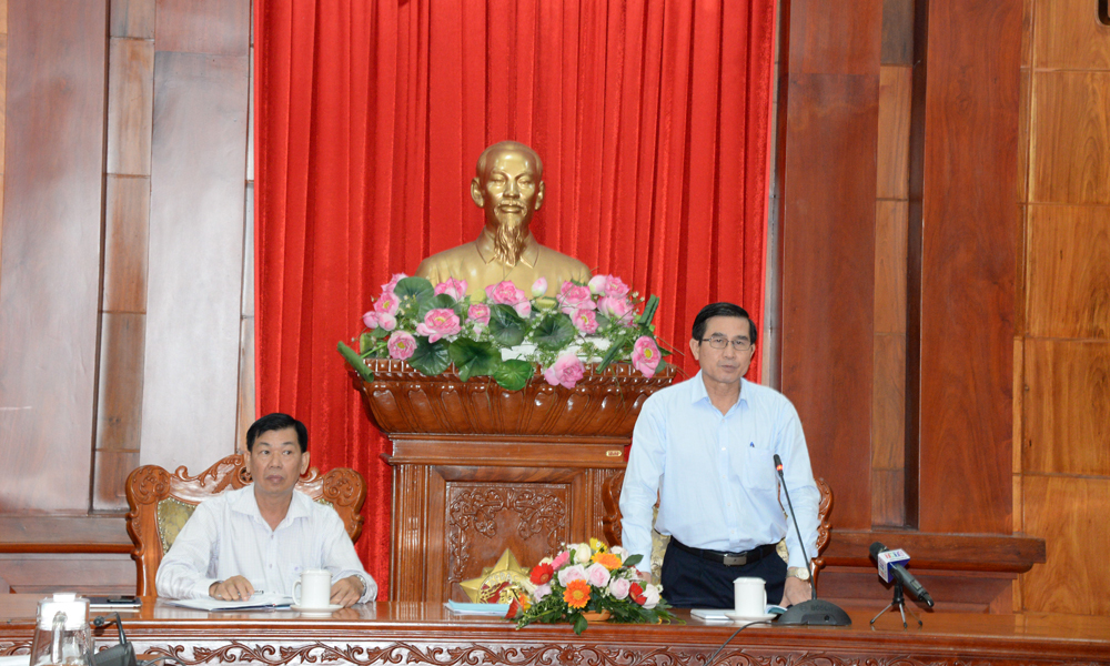 Đồng chí Lê Văn Hưởng kết luận tại cuộc họp.