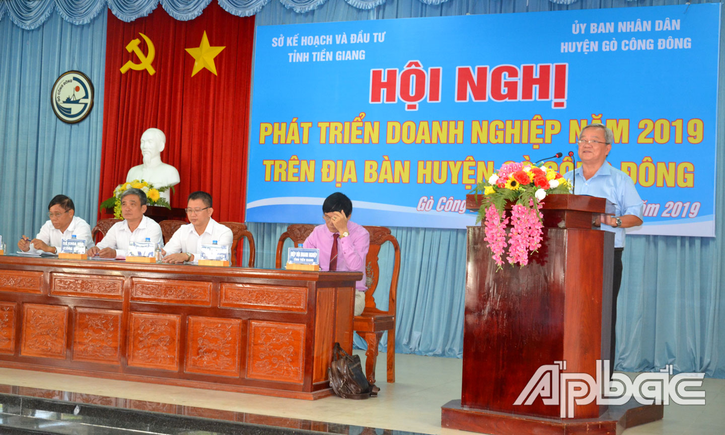 Chủ tịch UBND huyện Gò Công Đông Trần Văn Thành phát biểu tại hội nghị.  DSC-0769: 