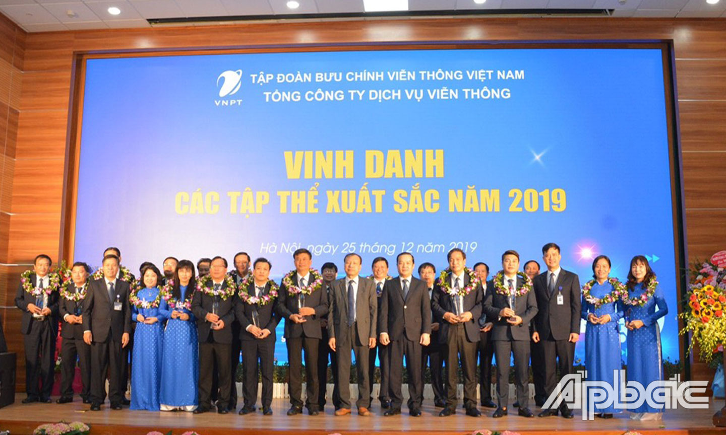 VinaPhone Tiền Giang được vinh danh nằm trong 5 đơn vị dẫn đầu trong Tổng công ty Dịch vụ Viễn Thông năm 2019.