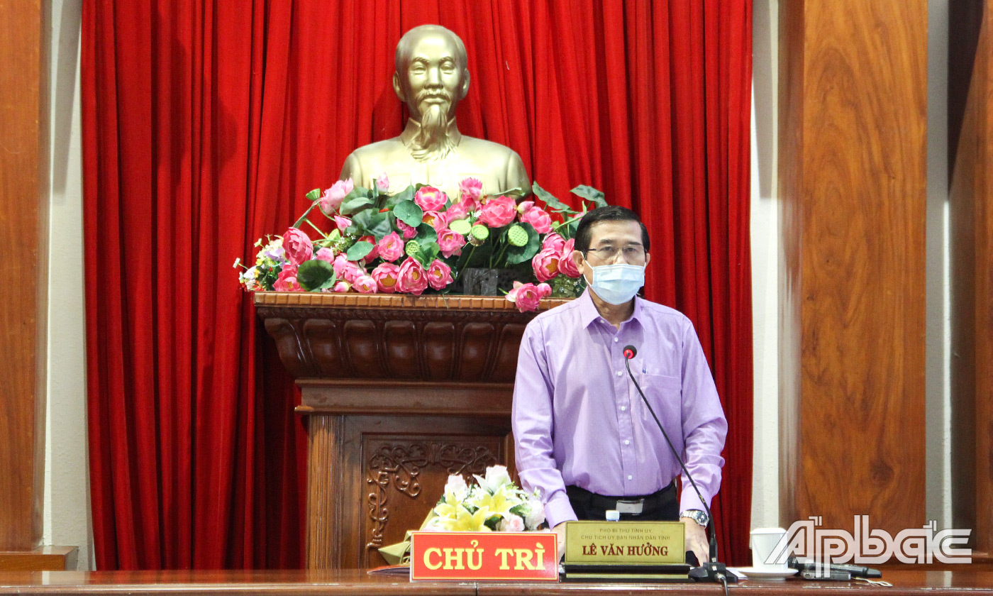 Đồng chí Lê Văn Hưởng phát biểu kết luận cuộc họp.