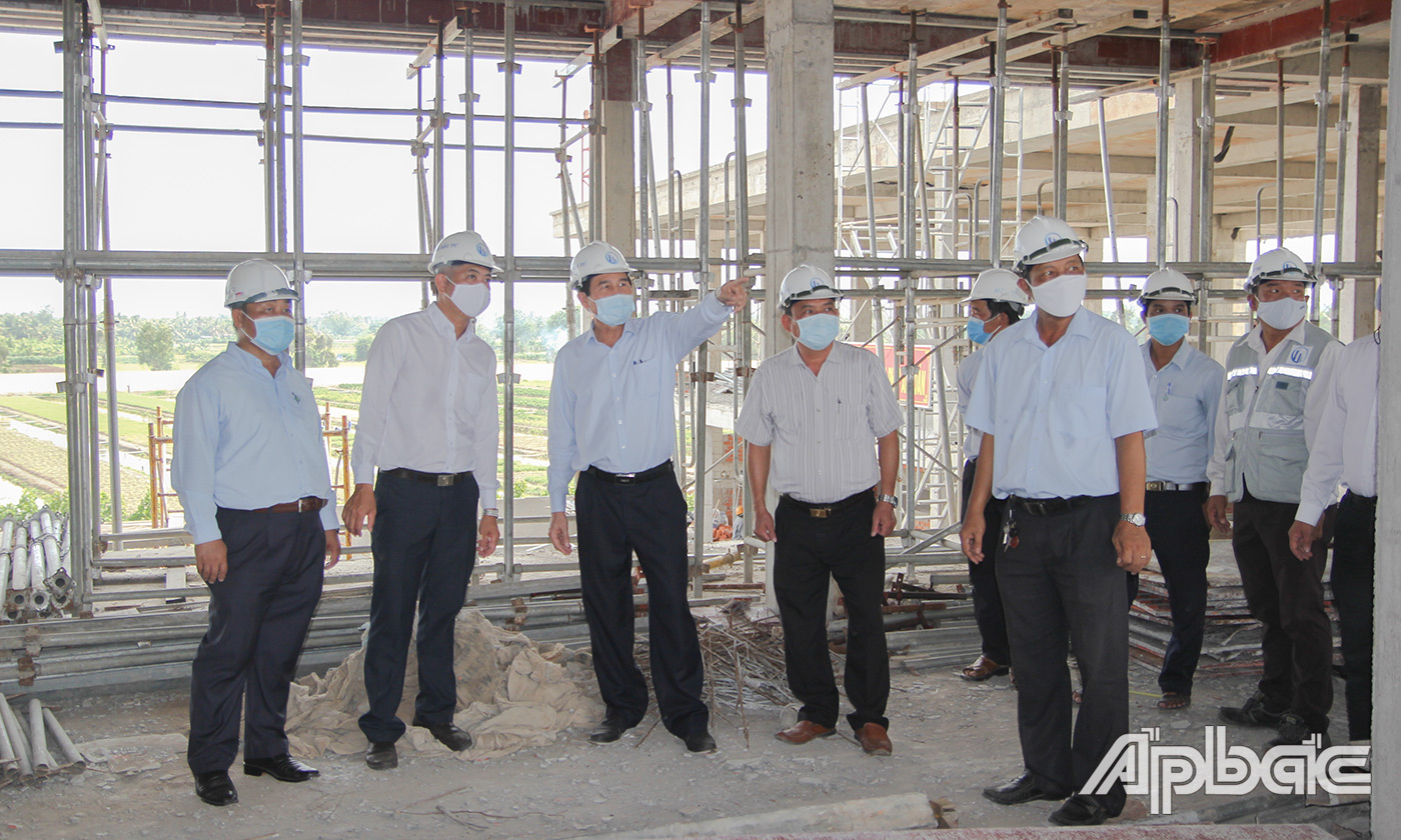 Đồng chí Lê Văn Hưởng kiểm tra tiến độ thi công Dự án mở rộng Cơ sở Cai nghiện ma túy tỉnh Tiền Giang giai đoạn 1.