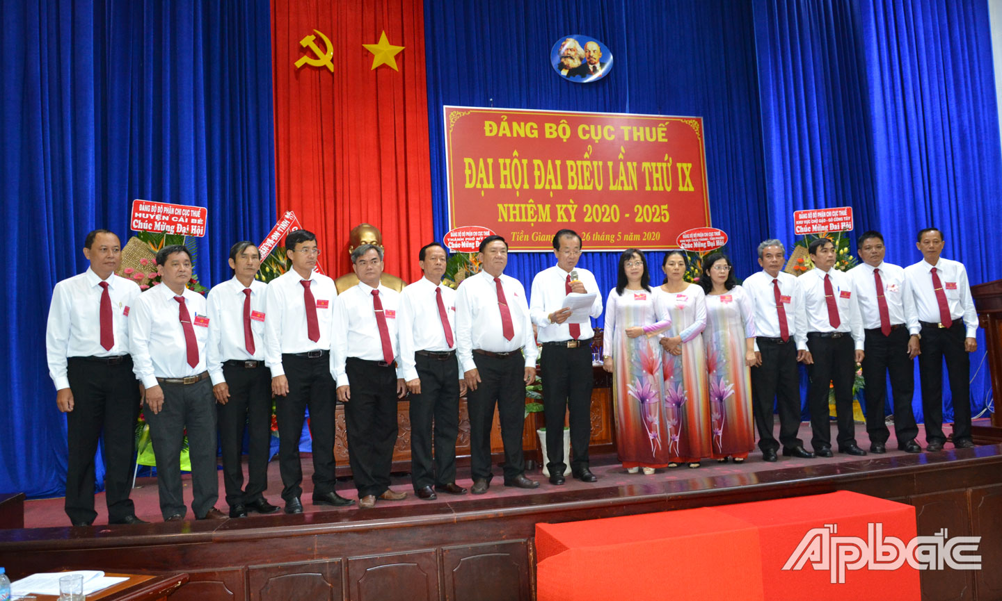 Ban Chấp hành Đảng bộ Cục Thuế tỉnh nhiệm kỳ 2020 - 2025 ra mắt đại hội.
