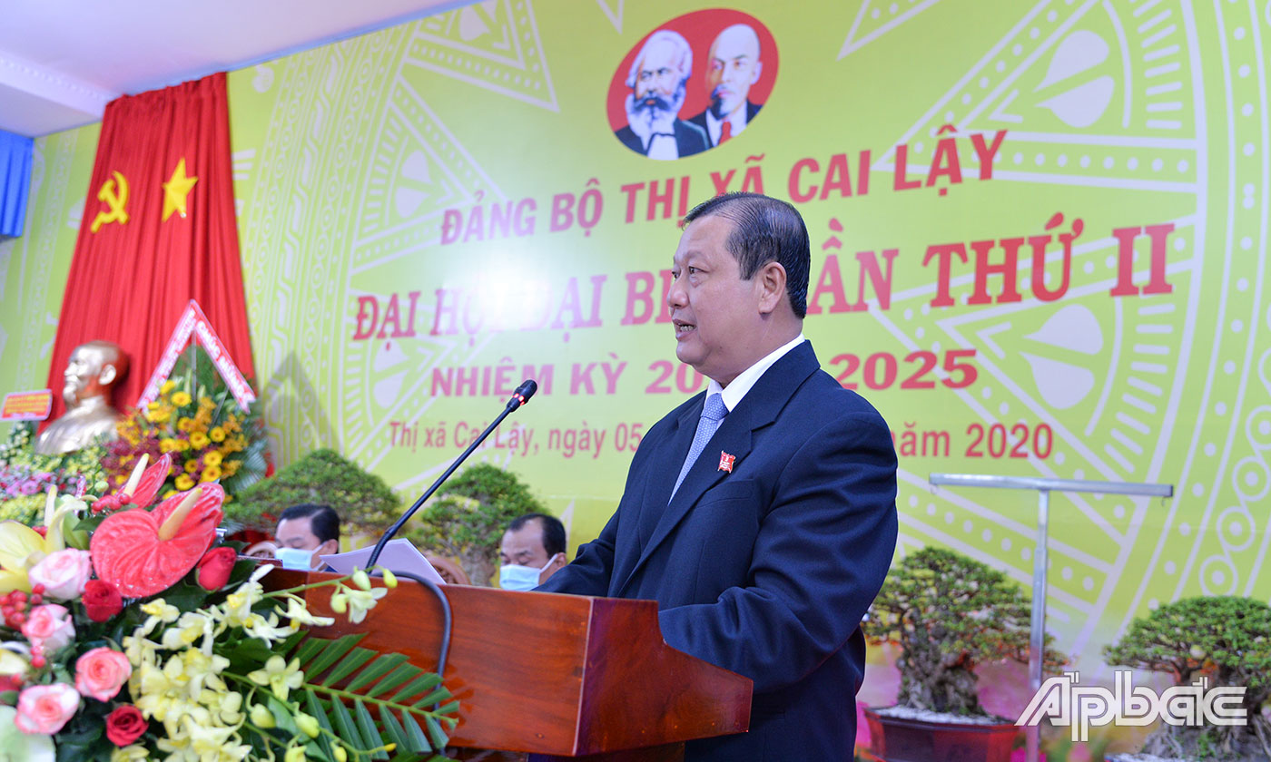 Đồng chí Phan Phùng Phú phát biểu khai mạc Đại hội. 