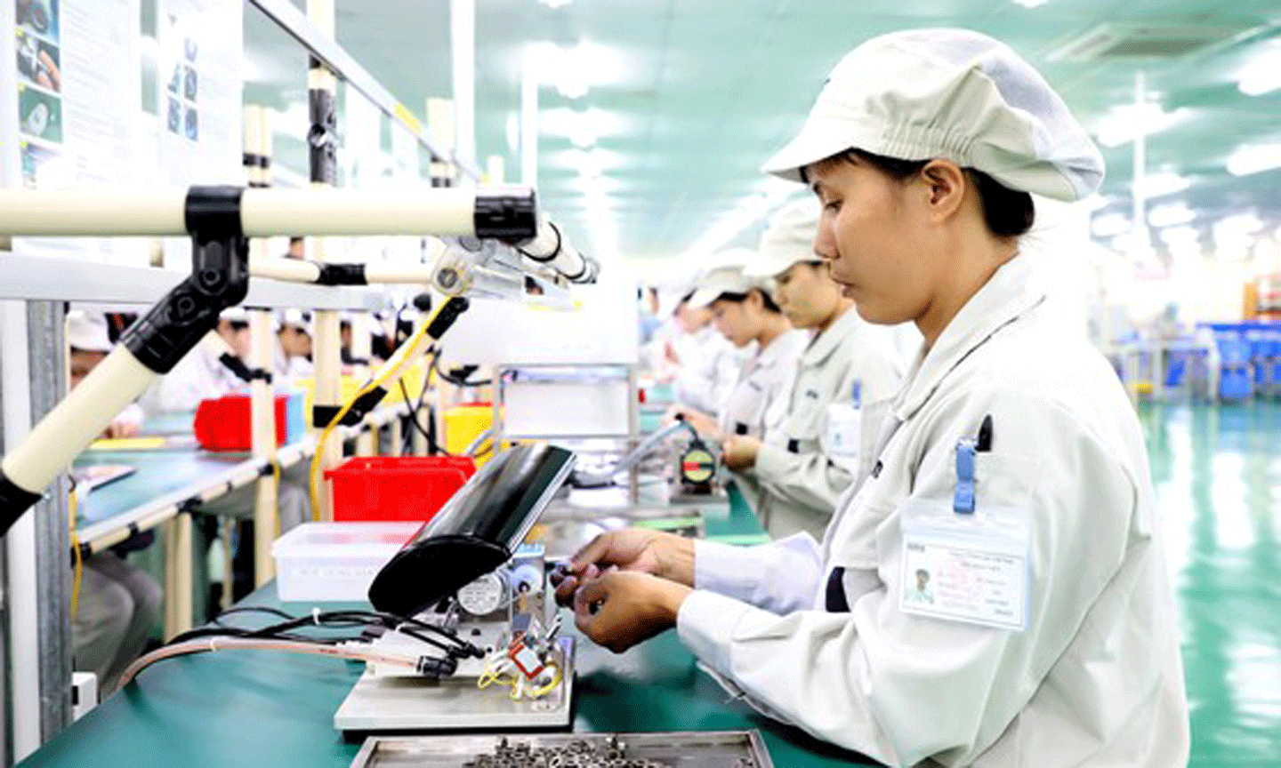 Hoạt động sản xuất tại Công ty Origin Manufactures Vietnam (doanh nghiệp FDI Nhật Bản) tại Khu công nghiệp Đồng Văn, tỉnh Hà Nam. Ảnh: QUANG PHÚC
