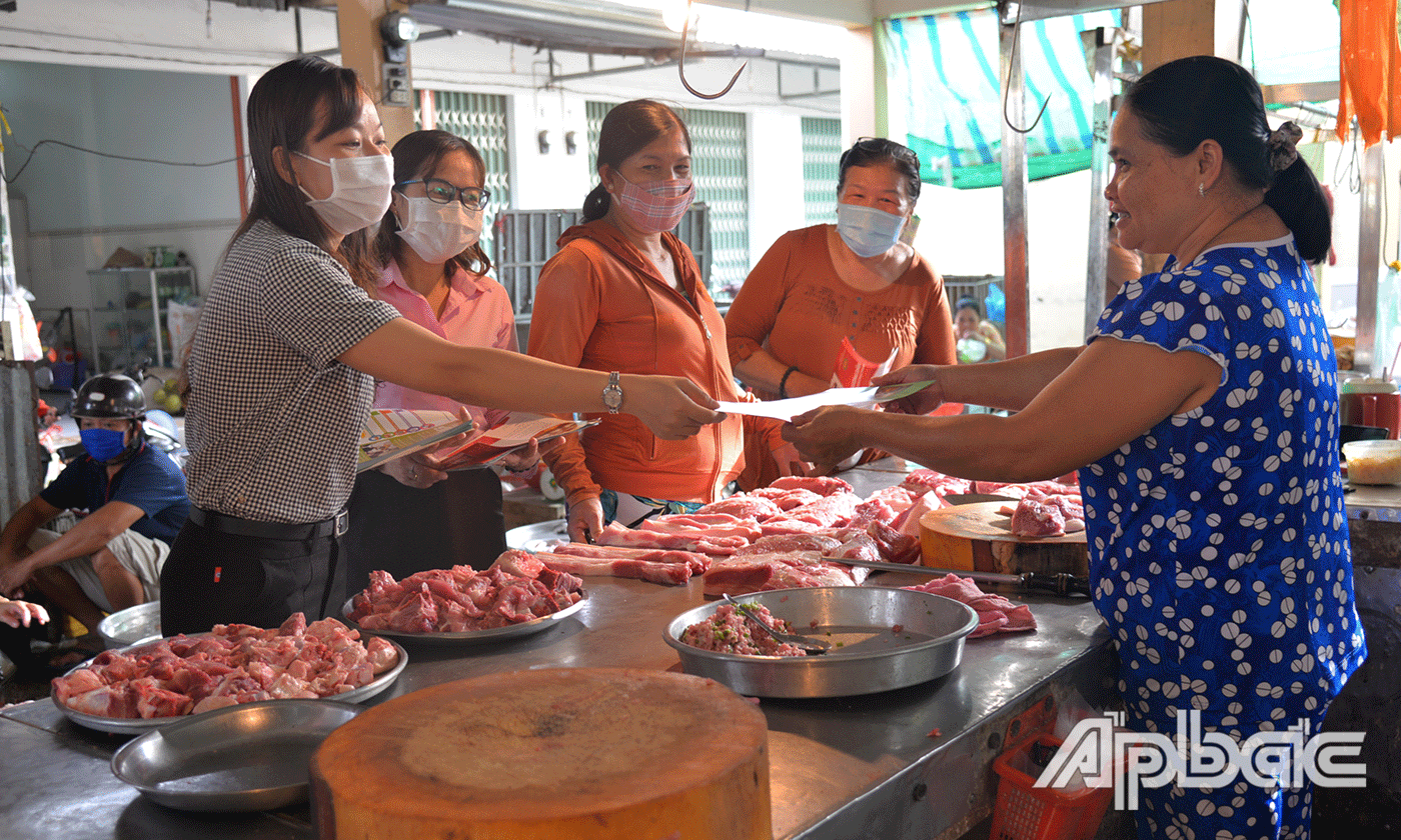 Chợ khu 3 thị trấn Chợ Gạo, huyện Chợ Gạo luôn mua bán các mặt hàng đảm bảo vệ sinh ATTP