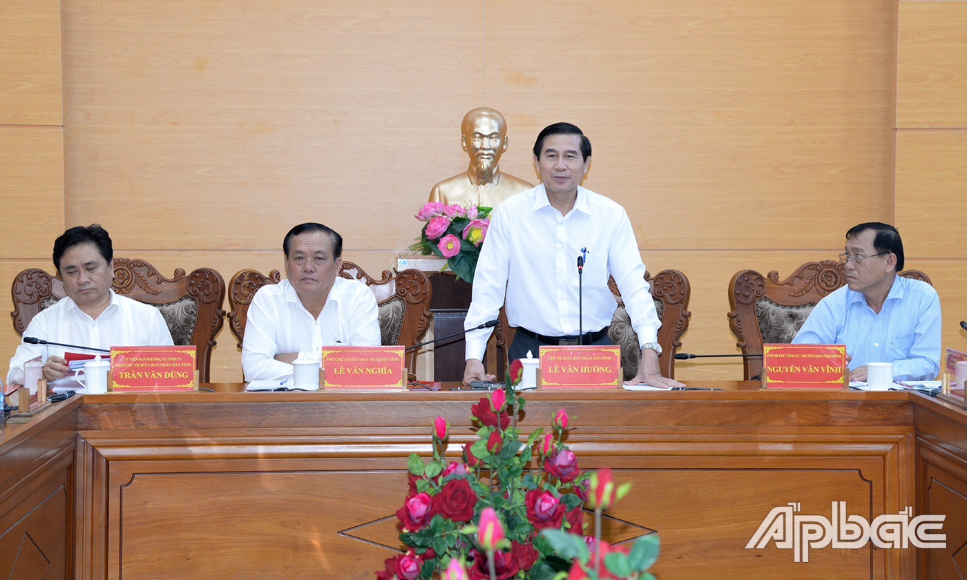  Đồng chí Lê Văn Hưởng phát biểu chỉ đạo tại cuộc họp.