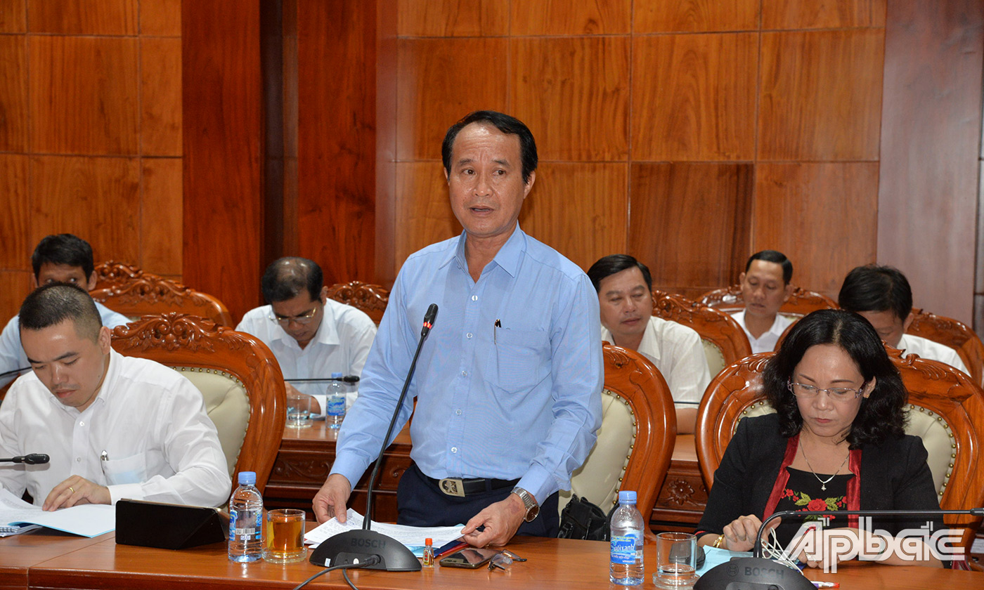 giám đốc Sở Ngoại vụ Lưu Văn Phi báo cáo  tình hình hoạt động đối ngoại của tỉnh Tiền Giang tại buổi làm việc