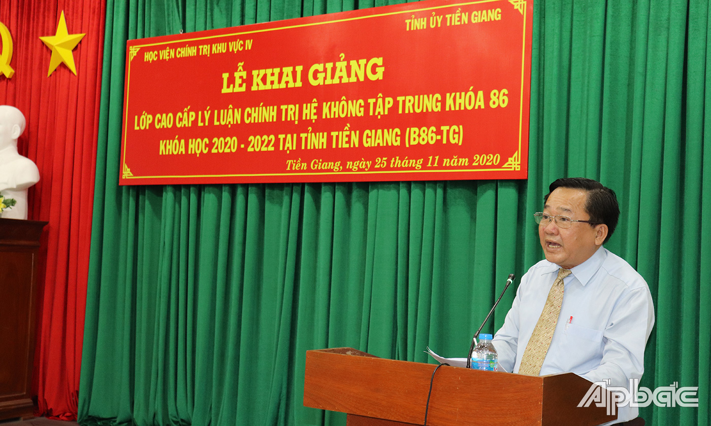 Phó Trưởng ban Tổ chức Tỉnh ủy tỉnh Tiền Giang Nguyễn Văn Hồng phát biểu tại buổi lễ.