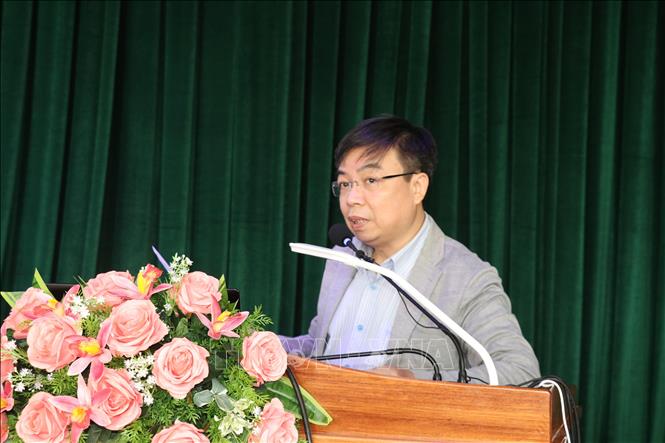 TS Chu Xuân Giao, Viện Nghiên cứu Văn hóa, Viện Hàn lâm Khoa học Xã hội Việt Nam trình bày tham luận tại hội thảo. 