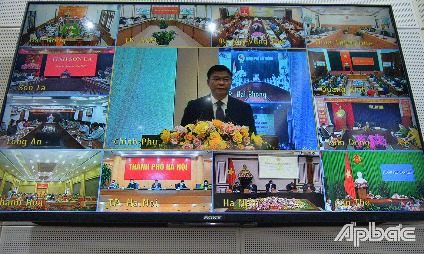 Bộ trưởng Bộ Tư pháp Lê Thành Long phát biểu tại hội nghị (ảnh chụp tại đểm cầu Tiền Giang).