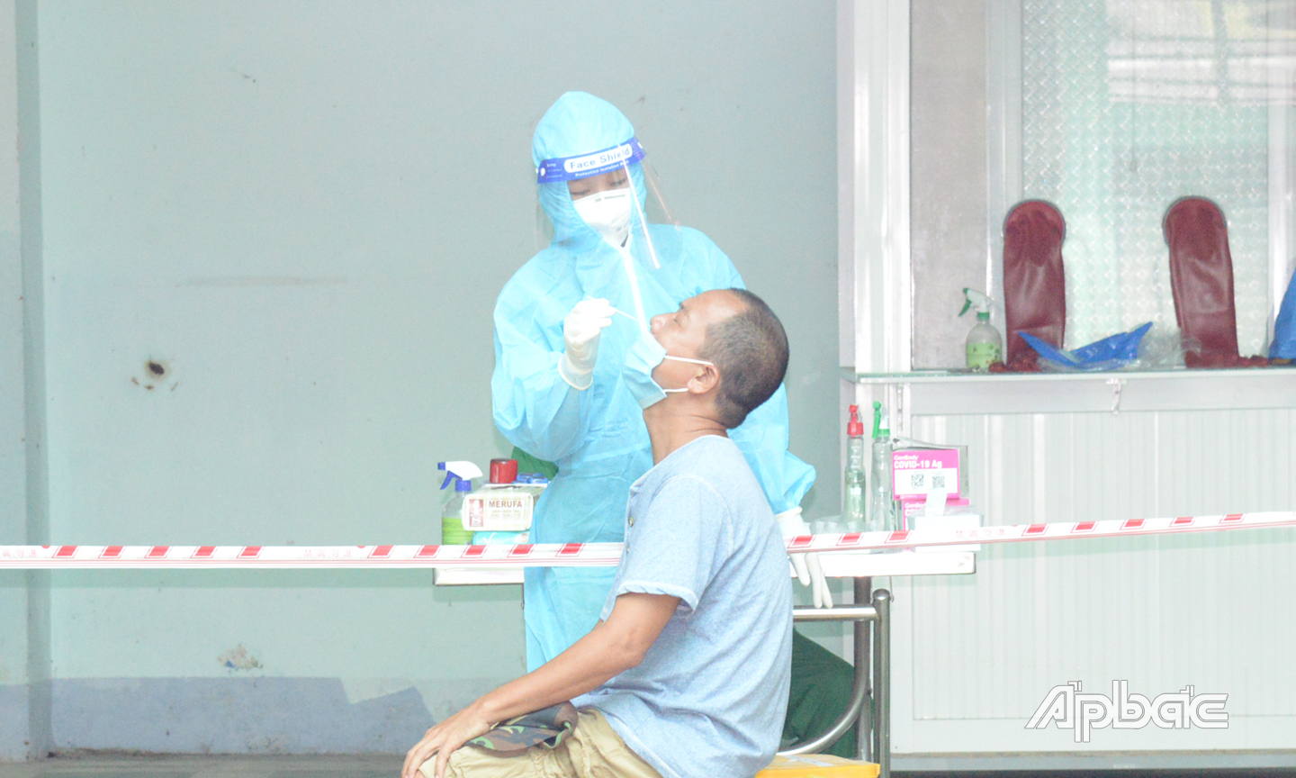 Ngoài 195 F0, trong ngày các địa phương của tỉnh Tiền Giang còn ghi nhận trên 1.838 trường hợp test nhanh kháng nguyên SARS-CoV-2 cho kết quả dương tính.