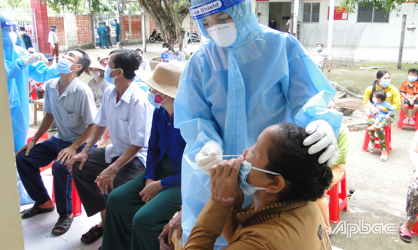 Ngoài 115 F0, trong ngày các địa phương của tỉnh Tiền Giang còn ghi nhận trên 768 trường hợp test nhanh kháng nguyên SARS-CoV-2 cho kết quả dương tính. 