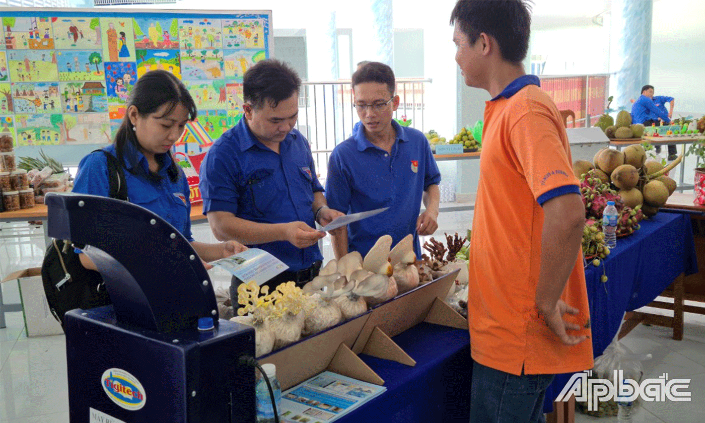 Các sản phẩm của tuổi trẻ Sở KH&CN được trưng bày tại các hội nghị.