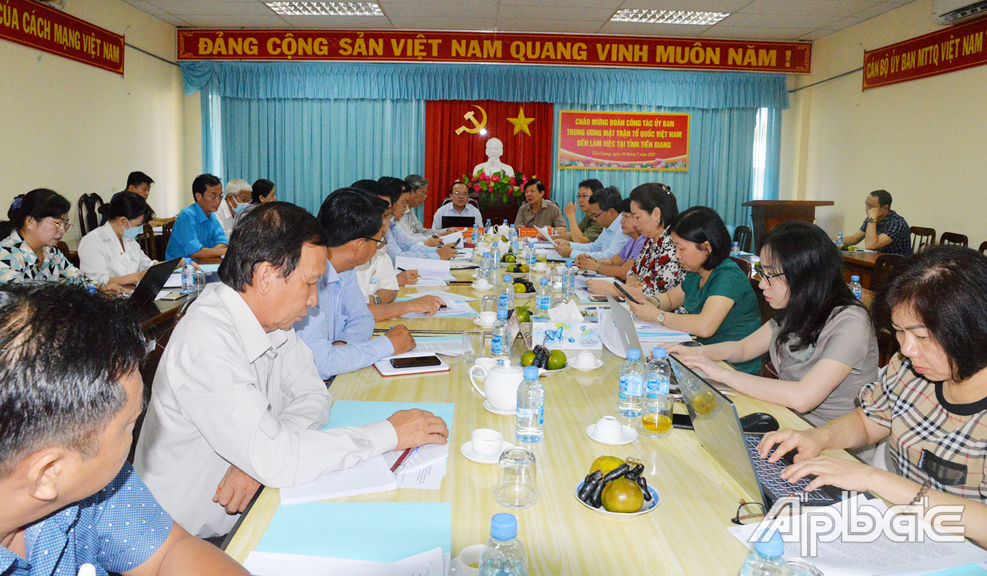 Quang cảnh buổi làm việc tại Ủy ban MTTQ tỉnh Tiền Giang