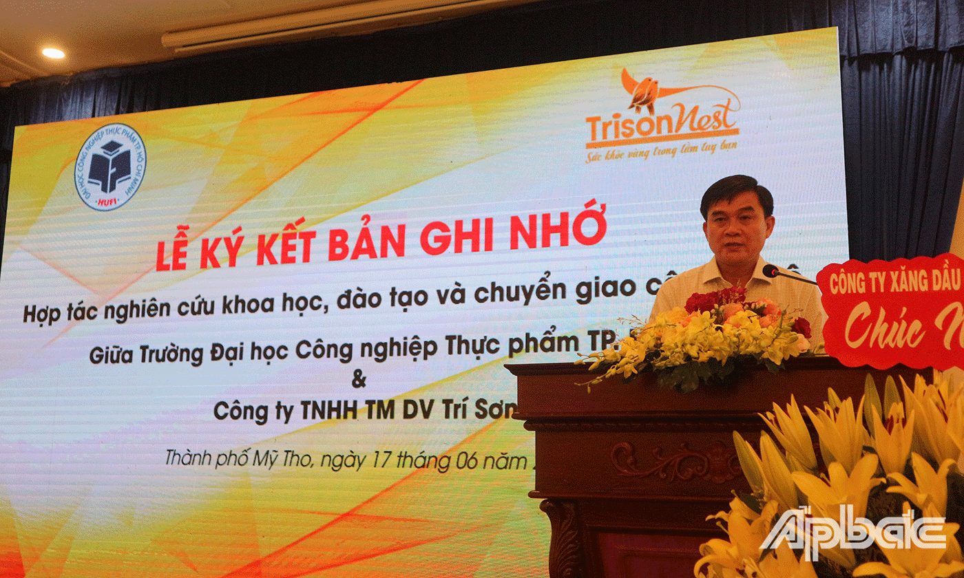 Đồng chí Nguyễn Văn Mười Phó Chủ tịch UBND tỉnh Tiền Giang phát biểu tại buổi lễ