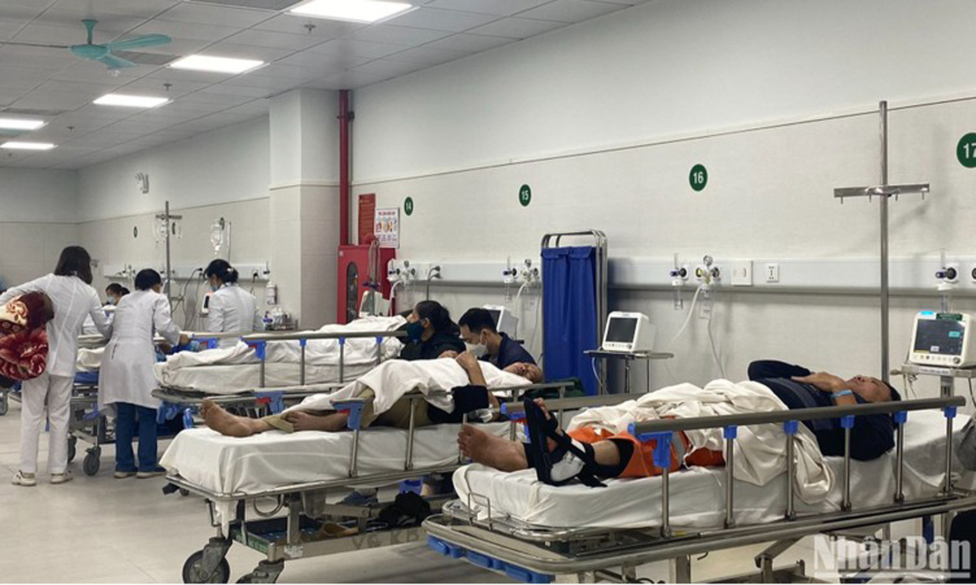 Bệnh nhân nhập viện Bệnh viện Hữu nghị Việt Đức. (Ảnh: HẢI NGÔ)