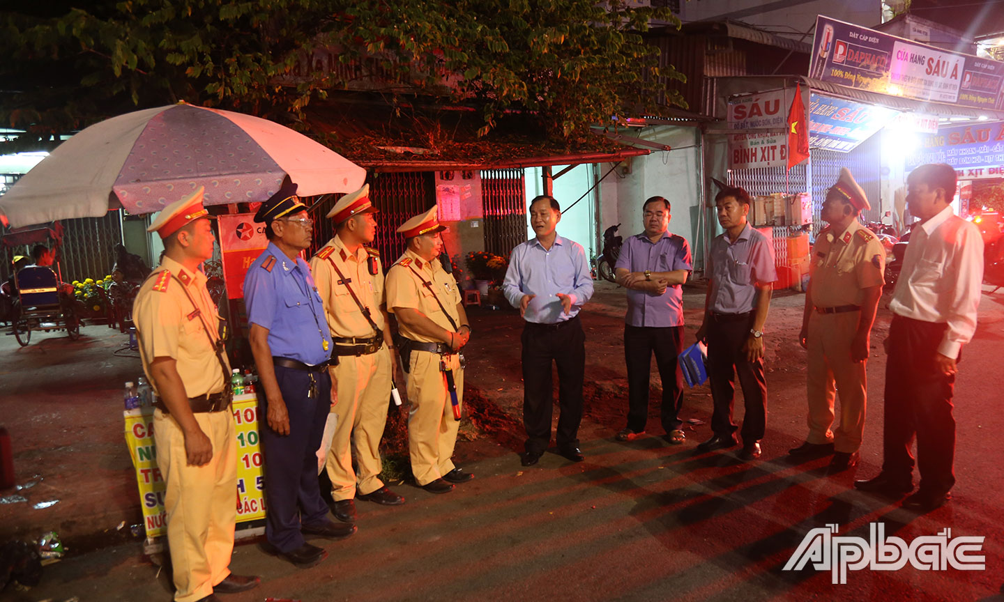 Chủ tịch UBND tỉnh Tiền Giang ghi nhận nỗ lực lực lượng điều tiết giao thông.
