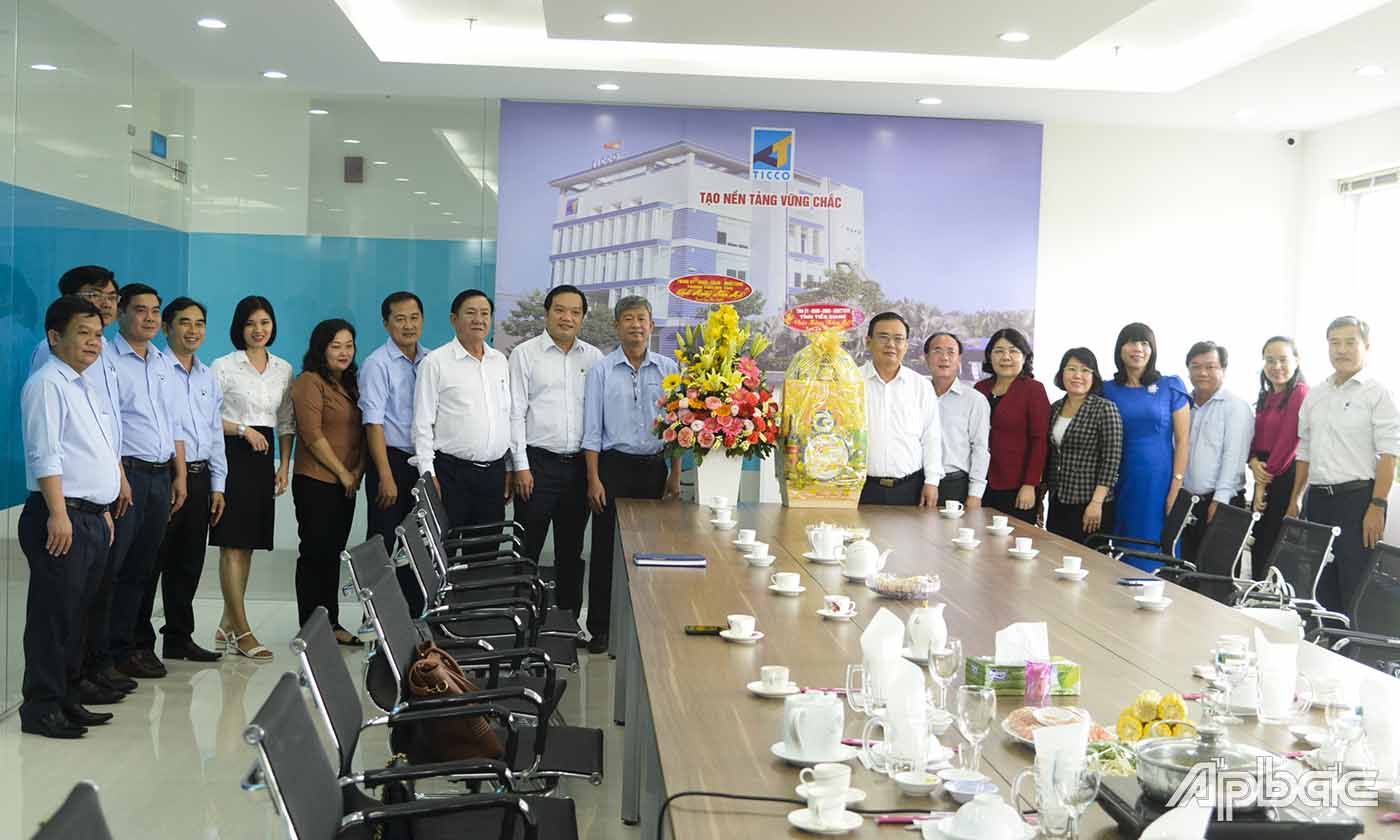 Đoàn đến thăm và chúc Tết Công ty Cổ phần Đầu tư và Xây dựng tỉnh Tiền Giang.