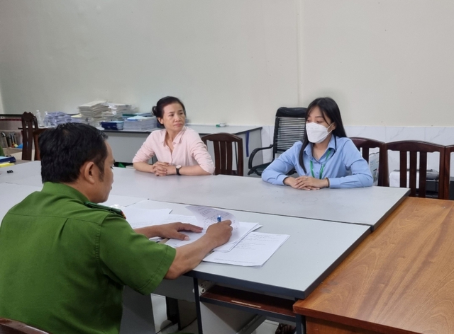Bị can Nguyễn Thị Mai Nhi và Lê Thị Thu Hà khai nhận tại cơ quan điều tra. Ảnh CAND