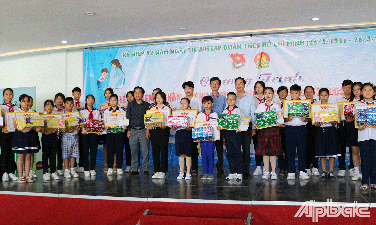 Hội đồng Đội tỉnh Tiền Giang quyết định công nhận  danh hiệu “Dũng sĩ nghìn việc tốt” cho 32 cá nhân đội viên, học sinh.
