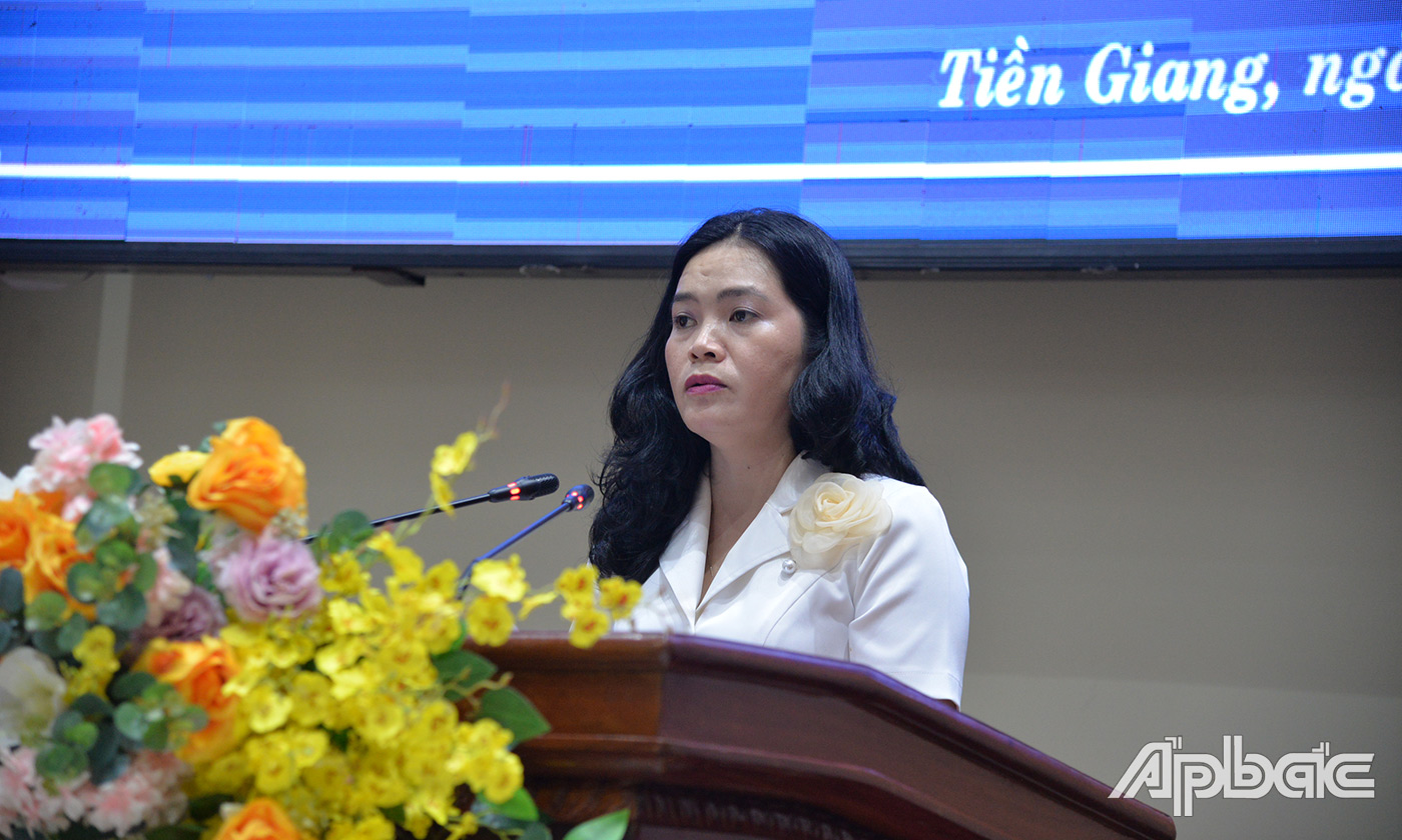 Đồng chí Nguyễn Thị Kim Nhung phát biểu tại hội thảo
