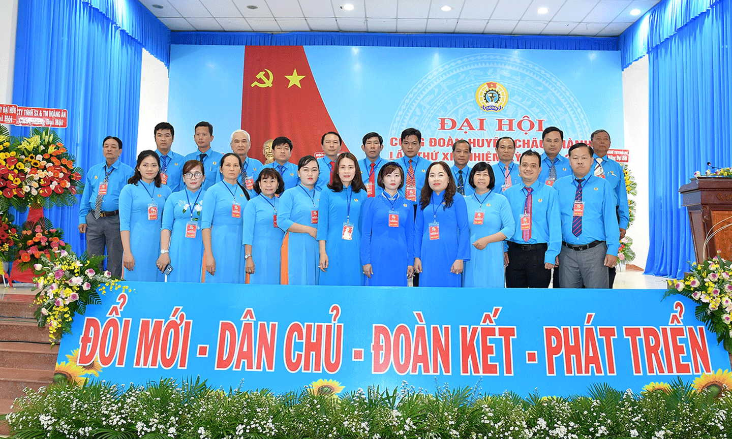 Đoàn Đại biểu dự Đại hội XI Công đoàn Tiền Giang ra mắt tại Đại hội