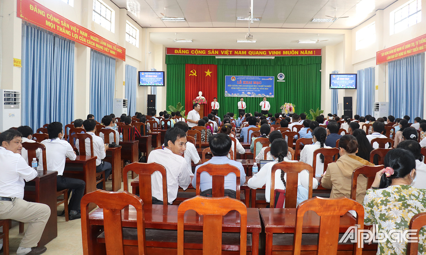 Quang cảnh buổi khai mạc Hội giảng Nhà giáo Giáo dục nghề nghiệp tỉnh Tiền Giang năm 2023