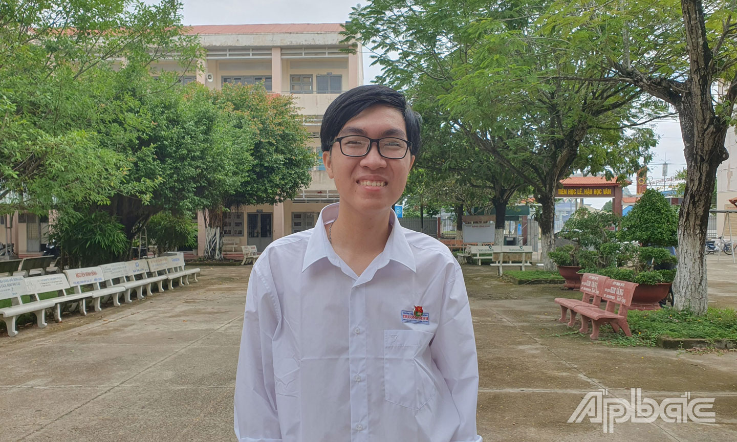 Em Trần Minh Trí (học sinh Trường THPT Trương Định) - Thủ khoa của tỉnh Tiền Giang ở Kỳ thi tốt nghiệp THPT năm 2023.
