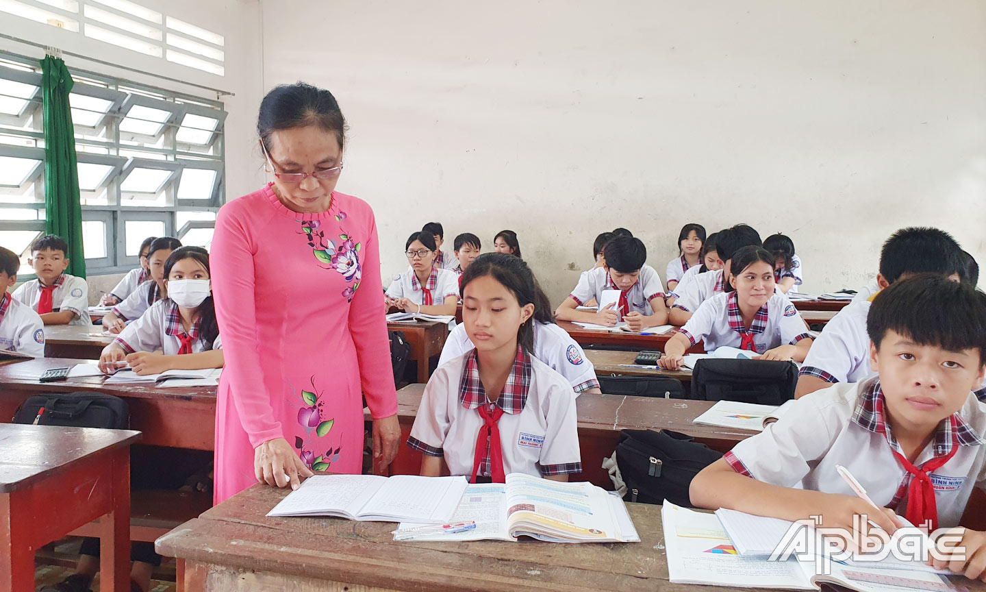  Học sinh Trường THCS Bình Ninh, huyện Chợ Gạo  trong giờ học. 