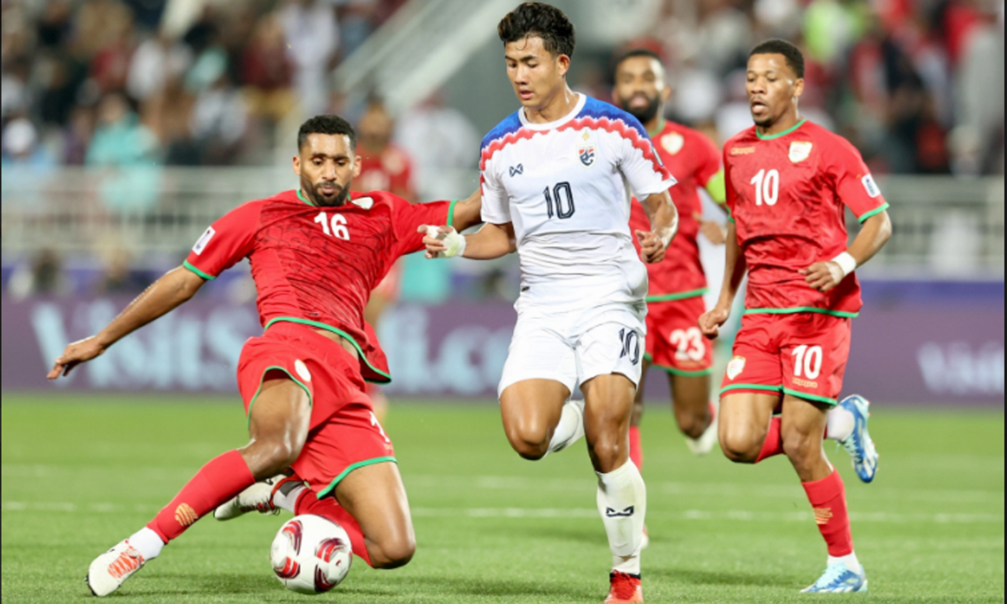 Thái Lan (áo trắng) là đội bóng Đông Nam Á xuất sắc nhất ở vòng bảng Asian Cup 2023, nhưng như vậy vẫn là chưa đủ để có vé tham dự vòng tứ kết. Ảnh: Hoàng Linh