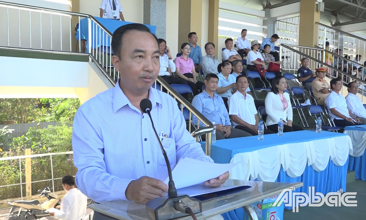 Chủ tịch UBND huyện Chợ Gạo Phạm Hùng Vinh phát biểu khai mạc.