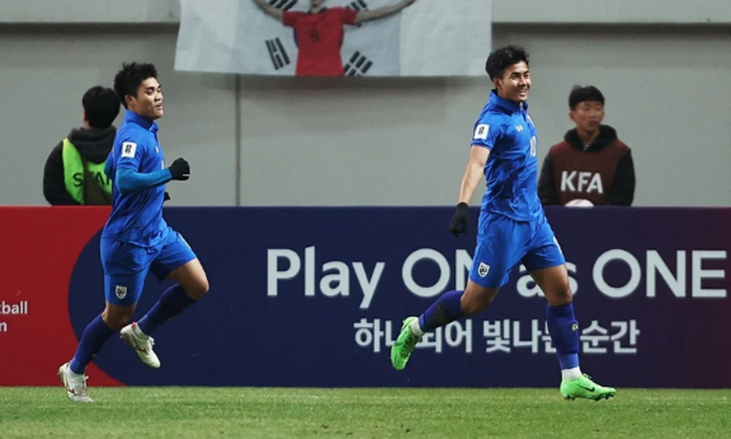 Đội tuyển Thái Lan bất ngờ cầm hòa đội tuyển Hàn Quốc ngay trên sân khách. (Ảnh: Reuters)