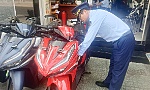 Xử phạt 13 công ty mua bán xe máy vi phạm không có nhãn phụ tiếng Việt Nam
