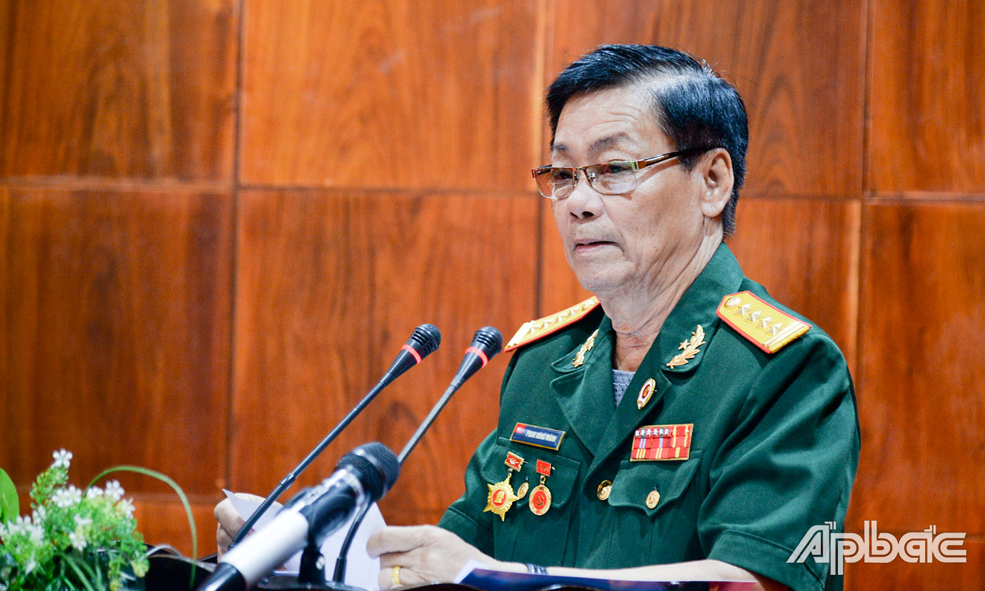 Đại tá Phan Hùng Mãnh phát biểu tại buổi thăm và làm việc.
