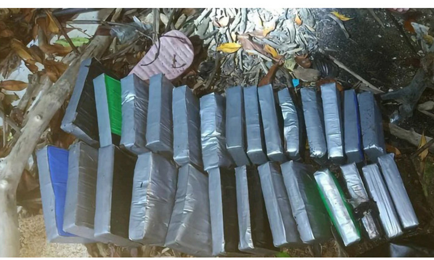 Ma túy trôi dạt vào bãi biển Gò Công, tỉnh Tiền Giang được người dân phát hiện.