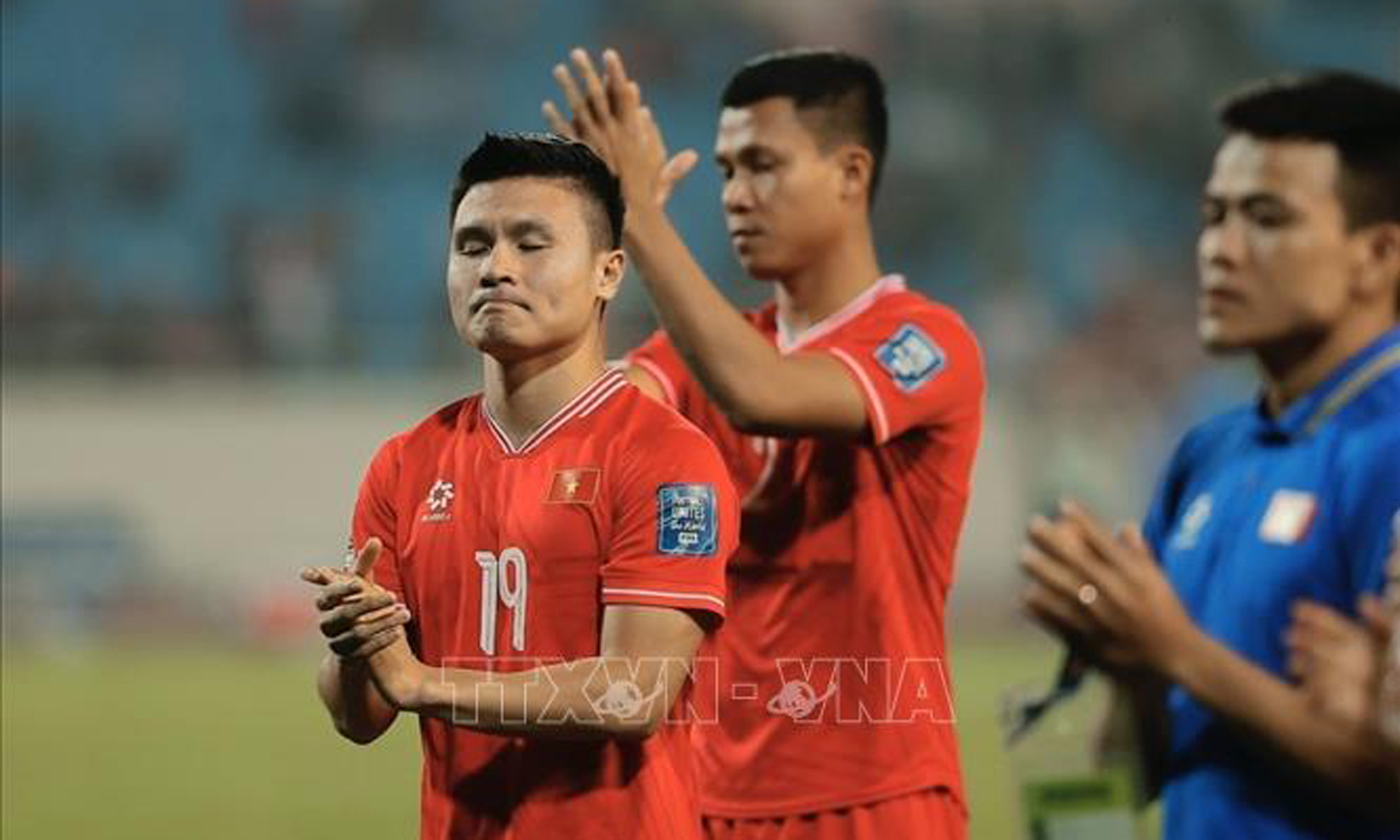 Nỗi buồn của Quang Hải khi đội nhà thua Indonesia trên sân Mỹ Đình. Ảnh: Minh Quyết/TTXVN