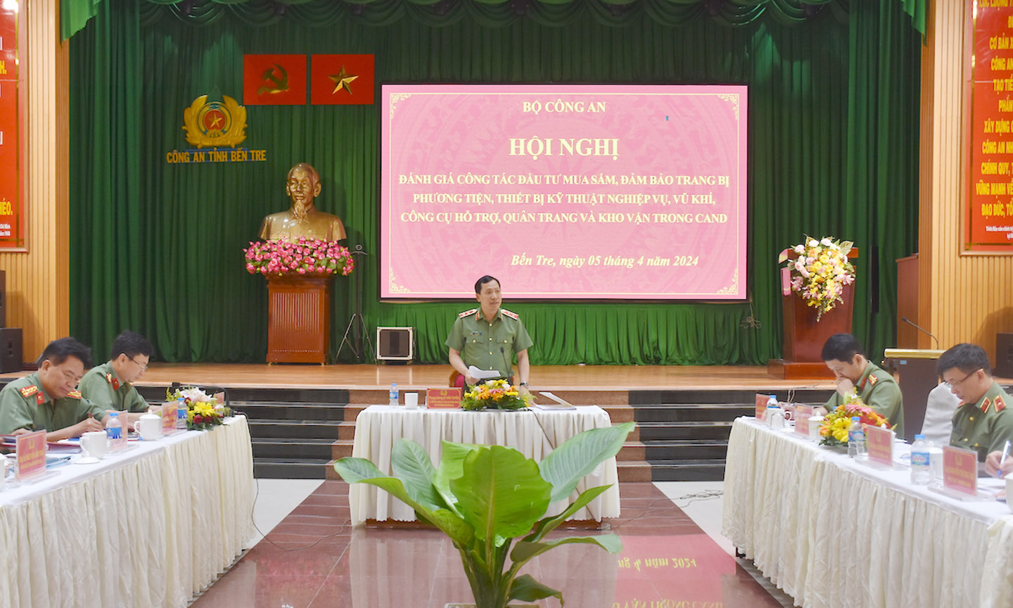 Thứ trưởng Lê Văn Tuyến phát biểu chỉ đạo tại hội nghị.