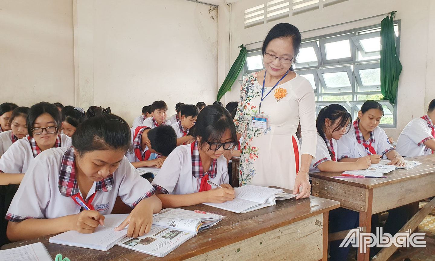Học sinh lớp 9, Trường THCS Bình Ninh (huyện Chợ Gạo) tích cực học tập hoàn thành chương trình năm học 2023 - 2024 và chuẩn bị bước vào Kỳ thi tuyển sinh lớp 10 năm 2024.