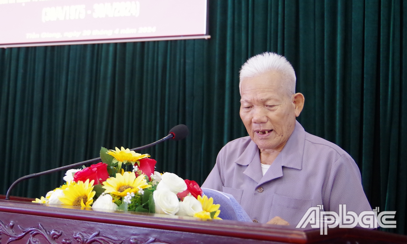 Đại tá Trương Thành Tấn, nguyên Tiểu đoàn trưởng Tiểu đoàn Đặc công 283, nguyên Chỉ huy trưởng BĐBP Tiền Giang phát biểu ôn lại truyền thống của đơn vị. 