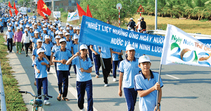 Tuần hành trên đường tỉnh 866. ẢNH: D.S