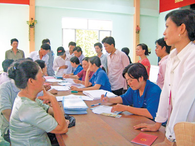 Chi đoàn Sở Tư pháp tích cực tuyên truyền PBGDPL cho nhân dân.