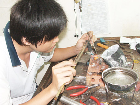 Các công ty chỉ được kinh doanh vàng miếng khi Nghị định 24 có hiệu lực.
