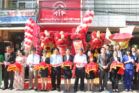 Cắt băng khai trương Văn phòng Tổng đại lý Bảo hiểm AIA tại Tiền Giang.