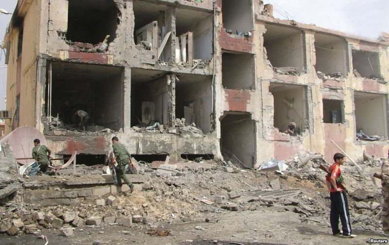 Hiện trường một vụ đánh bom ở Syria.